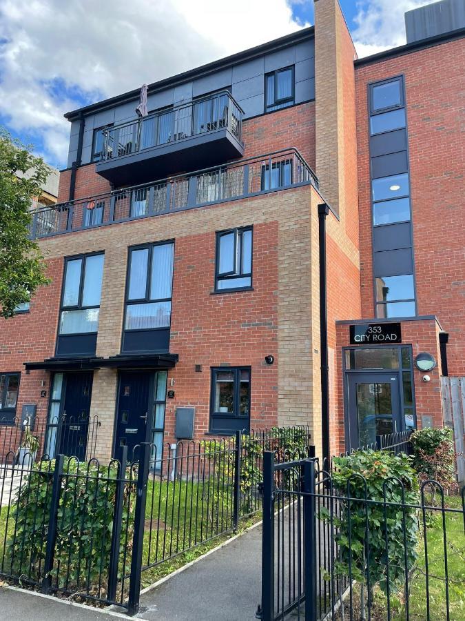 Luxury 2-Bedroom Service Apartment With Balcony Manchester Eksteriør billede